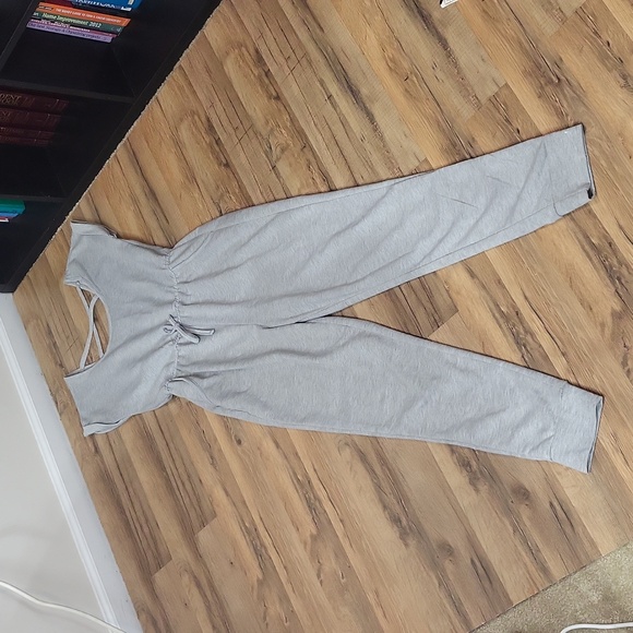ALMOST FAMOUS Gray Short Sleeve Elastic Waist Jogger Hem Pocket Sweatsuit Jumper - Picture 5 of 12